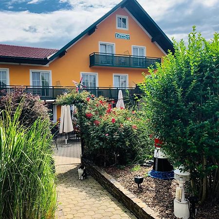 Landhotel Erhardt Bad Waltersdorf Exterior photo